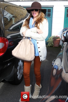 Nadine_Coyle_leaving_her_north_London_home_17_10_13_28529.jpg