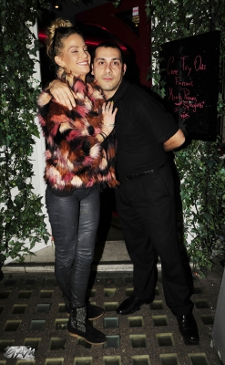 Sarah_Harding_Out_for_Dinner_in_London_16_10_13_281229.jpg