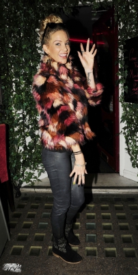 Sarah_Harding_Out_for_Dinner_in_London_16_10_13_281329.jpg