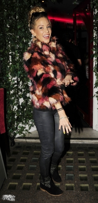 Sarah_Harding_Out_for_Dinner_in_London_16_10_13_281429.jpg