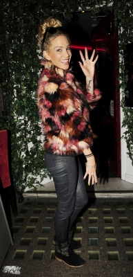 Sarah_Harding_Out_for_Dinner_in_London_16_10_13_28329.jpg