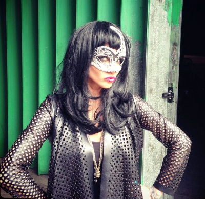 Sarah_Harding_behind_the_scenes_of__Mek_Money__music_video_Sep_2013_28629.jpg