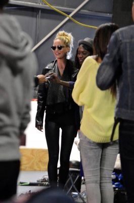 Sarah_Harding_behind_the_scenes_of__Mek_Money__music_video_Sep_2013_28729.jpg