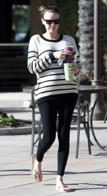 Nadine_Coyle_out_and_about_in_Los_Angeles_28_10_13_281029.jpg