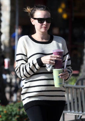 Nadine_Coyle_out_and_about_in_Los_Angeles_28_10_13_281529.jpg