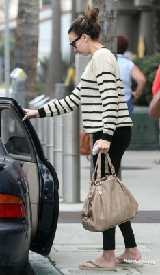 Nadine_Coyle_out_and_about_in_Los_Angeles_28_10_13_281629.jpg