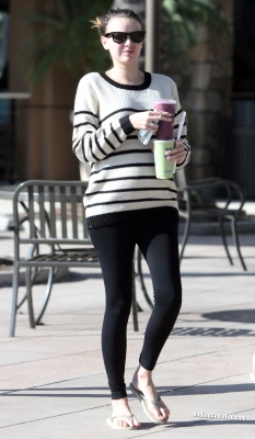 Nadine_Coyle_out_and_about_in_Los_Angeles_28_10_13_281929.jpg
