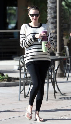 Nadine_Coyle_out_and_about_in_Los_Angeles_28_10_13_282129.jpg