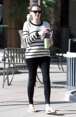 Nadine_Coyle_out_and_about_in_Los_Angeles_28_10_13_28929.jpg