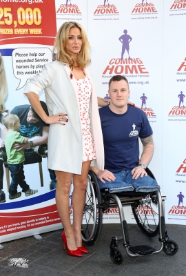 Sarah_Harding_launches_the_Coming_Home_Lottery_30_10_13_28929.jpg