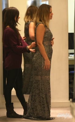 Kimberley_Walsh_trying_on_dresses_at_Jacques_Azagury_boutique_07_11_10_281129.jpg
