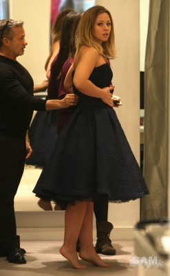 Kimberley_Walsh_trying_on_dresses_at_Jacques_Azagury_boutique_07_11_10_28129.jpg