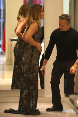 Kimberley_Walsh_trying_on_dresses_at_Jacques_Azagury_boutique_07_11_10_282629.jpg