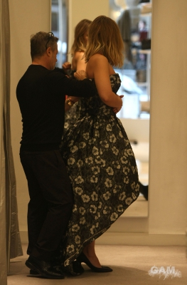 Kimberley_Walsh_trying_on_dresses_at_Jacques_Azagury_boutique_07_11_10_283129.jpg