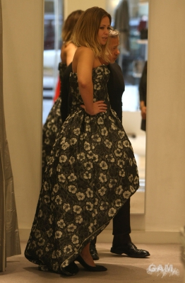 Kimberley_Walsh_trying_on_dresses_at_Jacques_Azagury_boutique_07_11_10_283229.jpg