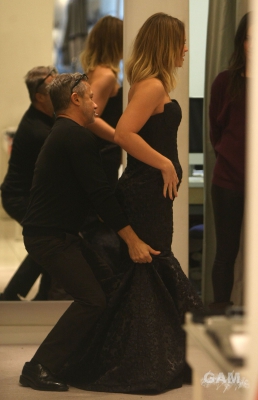 Kimberley_Walsh_trying_on_dresses_at_Jacques_Azagury_boutique_07_11_10_28929.jpg
