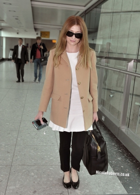 Nicola_Roberts_lands_at_Heathrow_airport_from_LA_05_11_13_28129.jpg