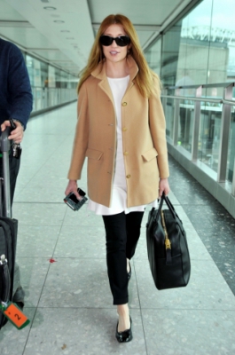 Nicola_Roberts_lands_at_Heathrow_airport_from_LA_05_11_13_28729.jpg