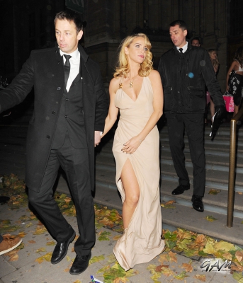 Nicola_and_Sarah_leaving_the_Cosmopolitan_Awards_05_12_13_28129.jpg