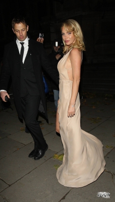 Nicola_and_Sarah_leaving_the_Cosmopolitan_Awards_05_12_13_286229.jpg