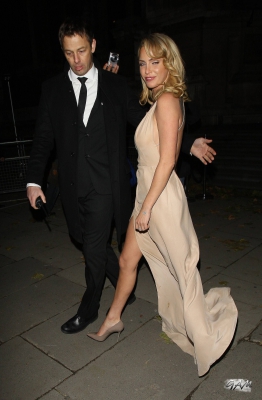 Nicola_and_Sarah_leaving_the_Cosmopolitan_Awards_05_12_13_286329.jpg