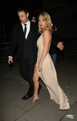 Nicola_and_Sarah_leaving_the_Cosmopolitan_Awards_05_12_13_286429.jpg