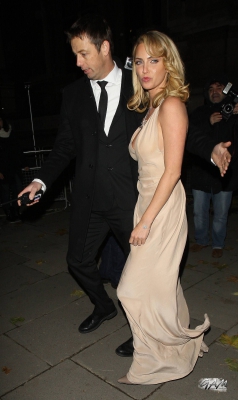 Nicola_and_Sarah_leaving_the_Cosmopolitan_Awards_05_12_13_286529.jpg
