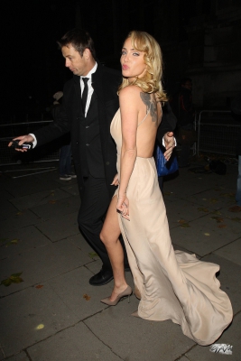 Nicola_and_Sarah_leaving_the_Cosmopolitan_Awards_05_12_13_286629.jpg