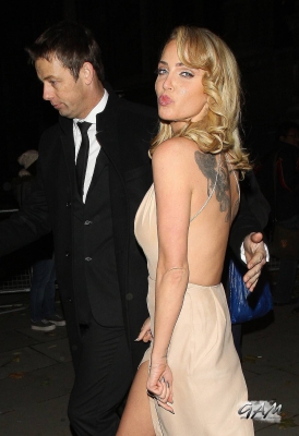 Nicola_and_Sarah_leaving_the_Cosmopolitan_Awards_05_12_13_286729.jpg