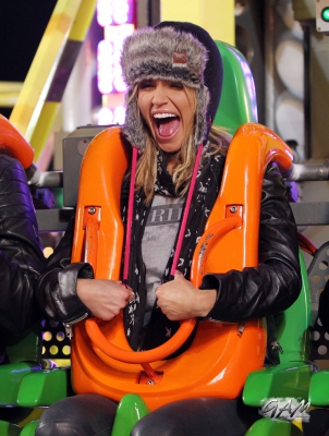 Sarah_Harding_at_Winter_Wonderland_23_11_13_282429.jpg