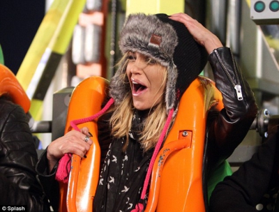 Sarah_Harding_at_Winter_Wonderland_23_11_13_283029.jpg