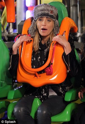 Sarah_Harding_at_Winter_Wonderland_23_11_13_283229.jpg