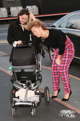 Kimberley_Walsh_seen_going_for_lunch_at_Le_Cafe_Anglais2C_London_22_12_13_281029.jpg