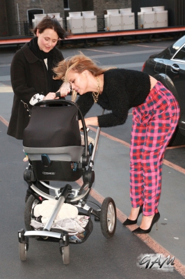 Kimberley_Walsh_seen_going_for_lunch_at_Le_Cafe_Anglais2C_London_22_12_13_281329.jpg