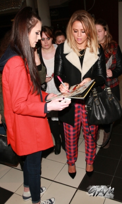 Kimberley_Walsh_seen_going_for_lunch_at_Le_Cafe_Anglais2C_London_22_12_13_28229.jpg
