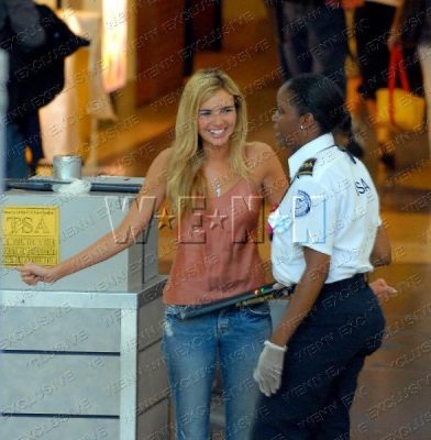 Nadine___Jesse_At_Los_Angeles_International_Airport_26_07_06_281029.jpg