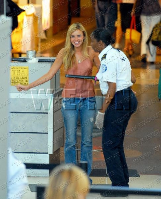 Nadine___Jesse_At_Los_Angeles_International_Airport_26_07_06_281129.jpg