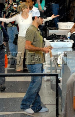 Nadine___Jesse_At_Los_Angeles_International_Airport_26_07_06_281329.jpg