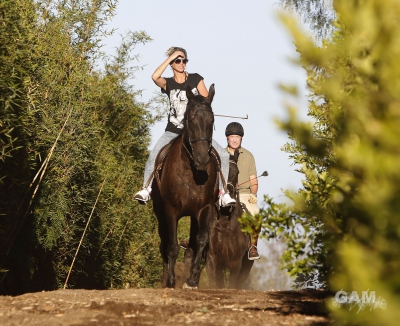 Sarah_Harding_out_horse_riding_in_Los_Angeles_16_08_13_28129.jpg
