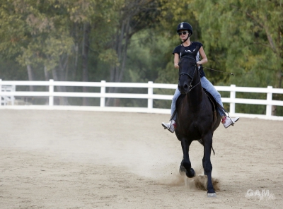 Sarah_Harding_out_horse_riding_in_Los_Angeles_16_08_13_282029.jpg