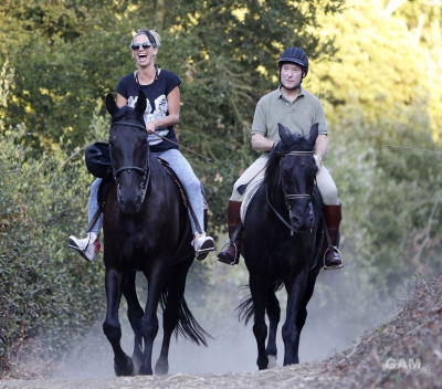 Sarah_Harding_out_horse_riding_in_Los_Angeles_16_08_13_28229.jpg