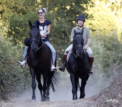 Sarah_Harding_out_horse_riding_in_Los_Angeles_16_08_13_28329.jpg