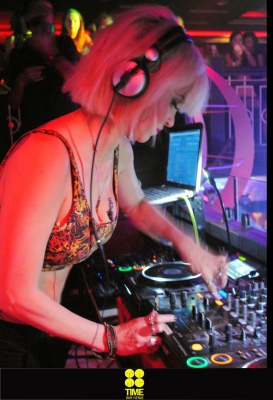 Sarah_Harding_at_TIME_Bar_2B_Venue2C_Northern_Ireland_01_02_14_282629.jpg