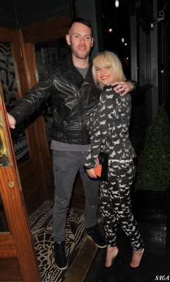 Sarah_Harding_Arriving_and_Leaving_the_InStyle_bafta_party_04_02_14_282129.jpg