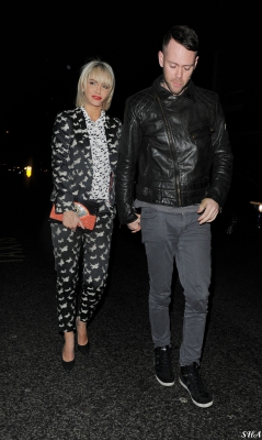 Sarah_Harding_Arriving_and_Leaving_the_InStyle_bafta_party_04_02_14_283029.jpg