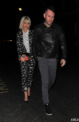 Sarah_Harding_Arriving_and_Leaving_the_InStyle_bafta_party_04_02_14_284329.jpg