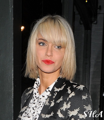 Sarah_Harding_Arriving_and_Leaving_the_InStyle_bafta_party_04_02_14_285529.jpg