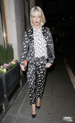 Sarah_Harding_Arriving_and_Leaving_the_InStyle_bafta_party_04_02_14_286329.jpg
