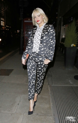 Sarah_Harding_Arriving_and_Leaving_the_InStyle_bafta_party_04_02_14_286729.jpg