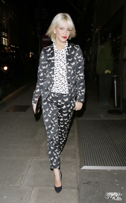 Sarah_Harding_Arriving_and_Leaving_the_InStyle_bafta_party_04_02_14_287029.jpg